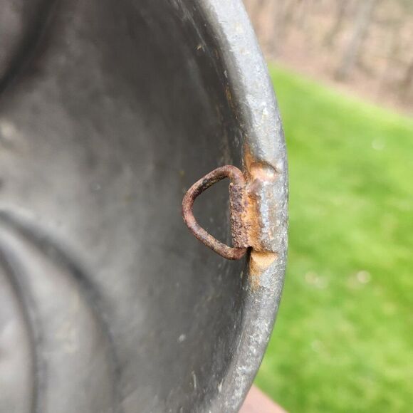 Antique Early Pewter Signed Food Dome Cloche Cover English Grape Leaf Handle - Picture 8 of 10